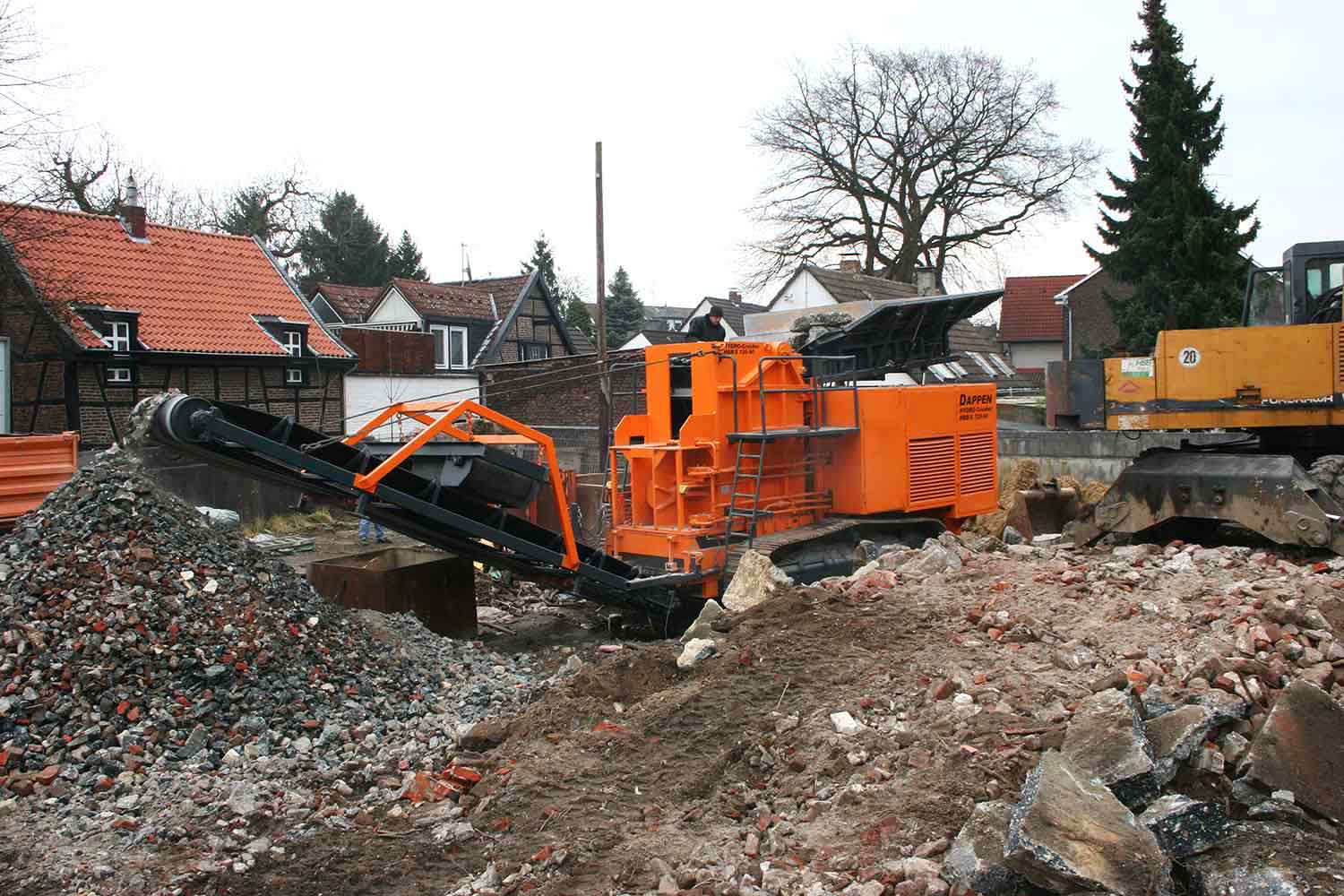 Dappen Werkzeug- und Maschinenbau | Coarse building rubble is crushed by Dappen Crusher Figure 5